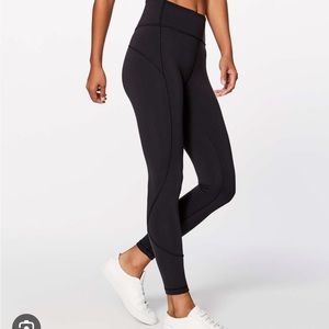 Lululemon black in movement legging